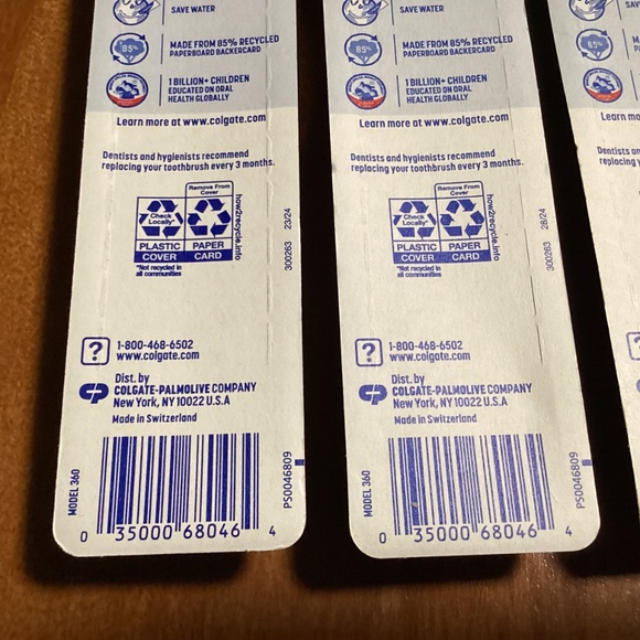 Colgate 360 Whitening Medium Manual Toothbrushes Bundle - Picture 6 of 7